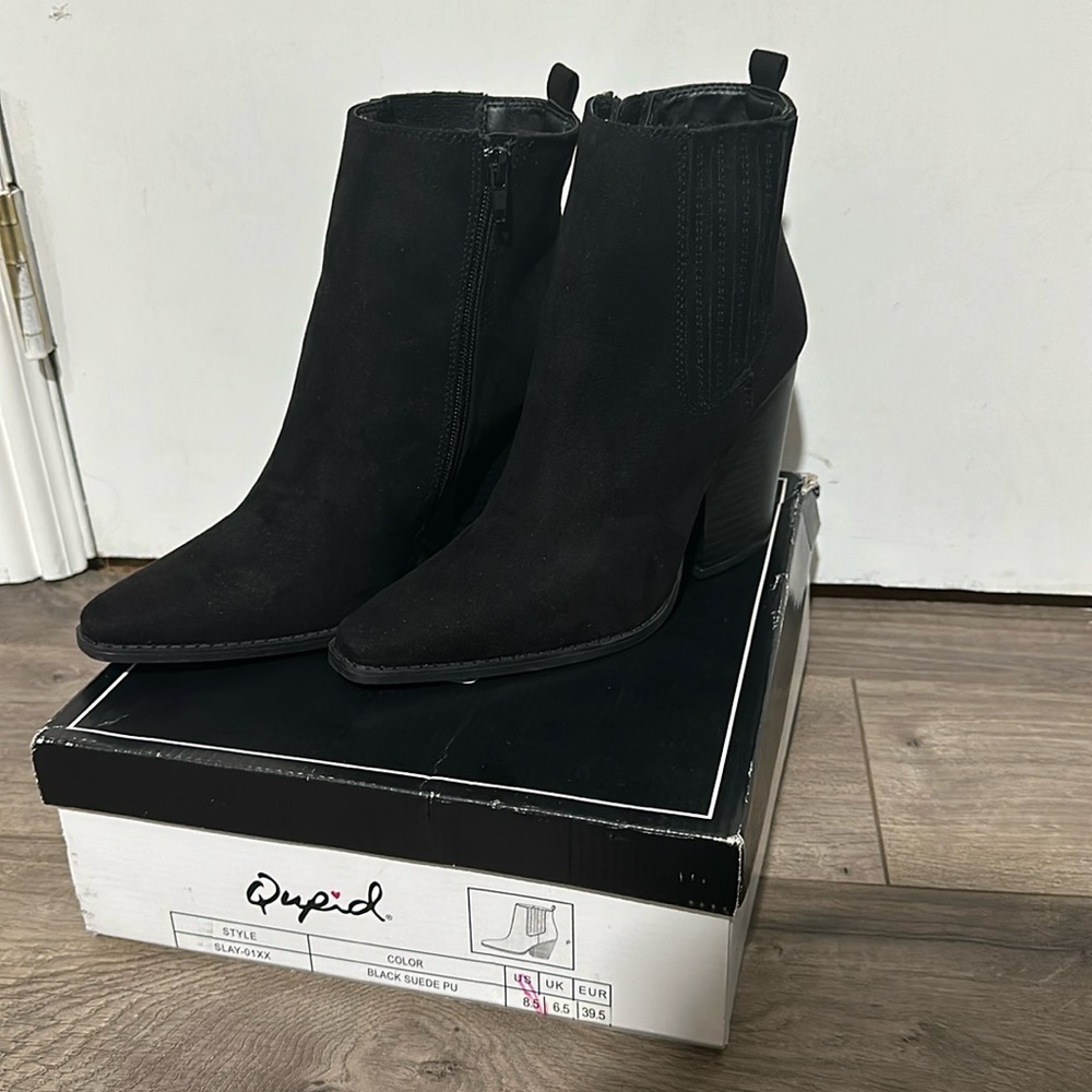 BLACK BOOTIES